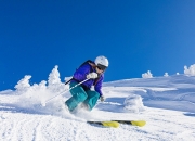 开云足球直播-F1新赛季揭幕战与巴萨战术，速度与控制的跨领域启示