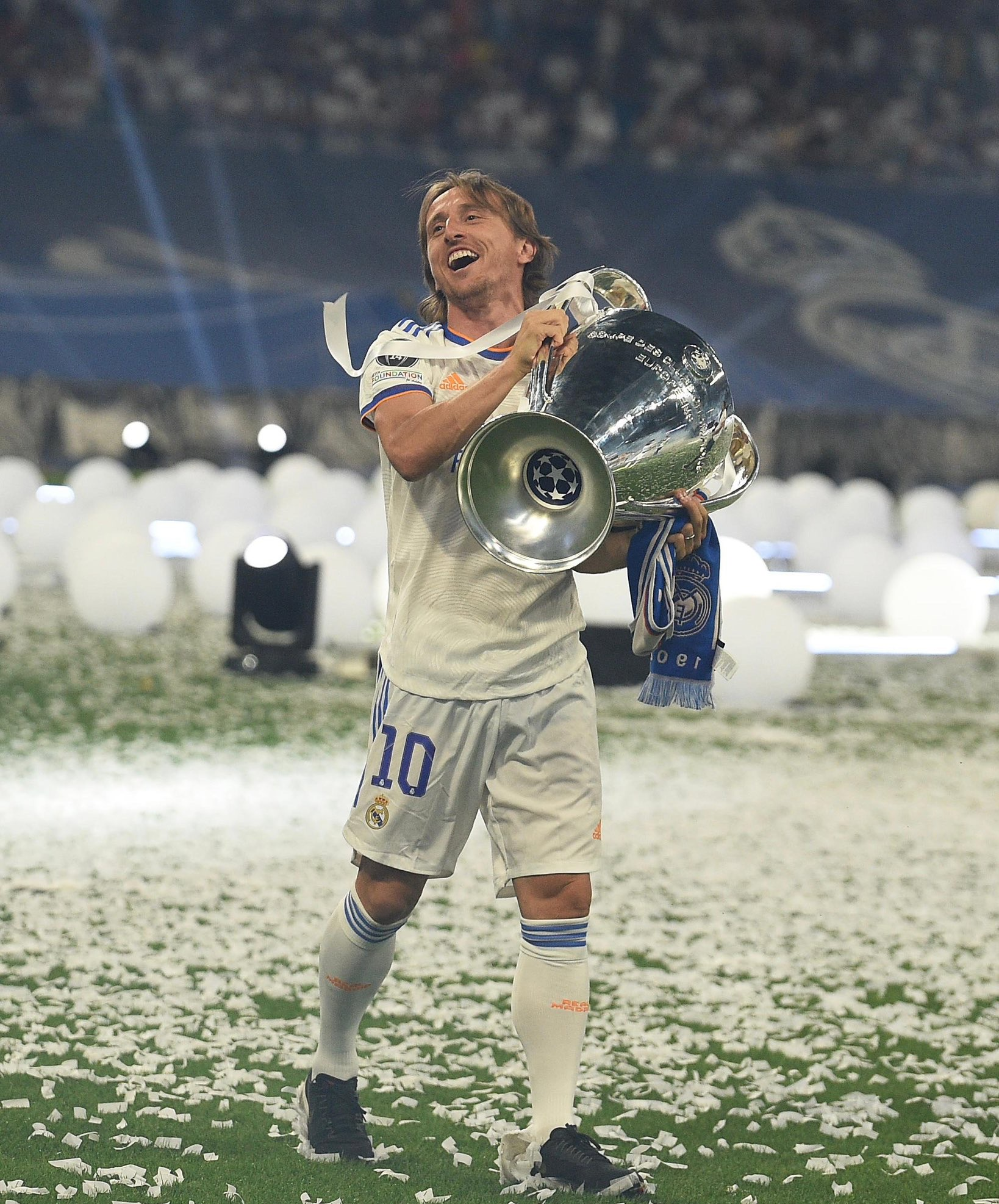 德国横扫里昂，莫德里奇刷新纪录