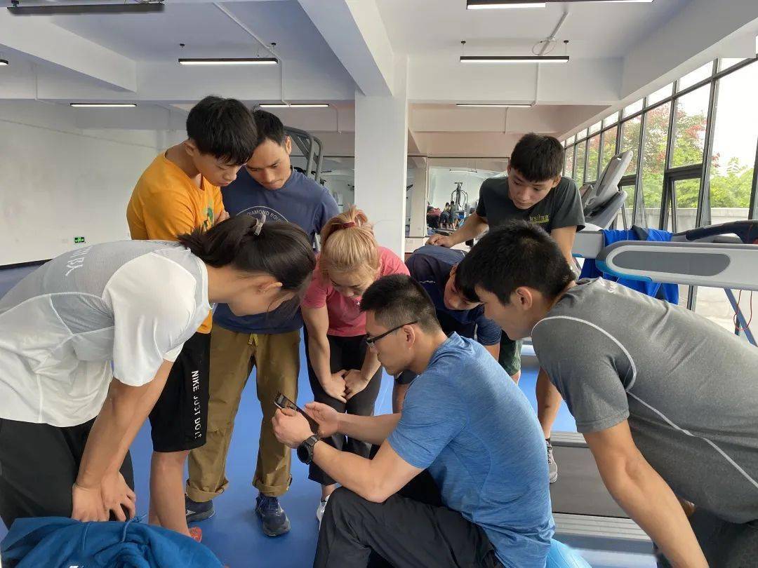 南特宣布新任体能教练加盟,助力球队备战的简单介绍 南特宣布新任体能教练加盟,助力球队备战的简单介绍