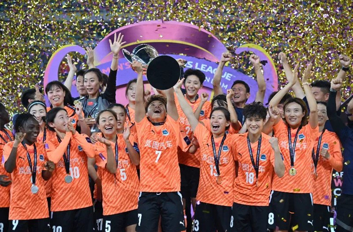 包含勇夺冠军：女足选手比赛中展现出色的词条