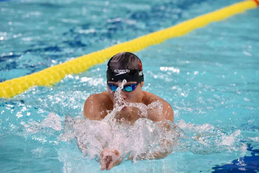 爱沙尼亚选手在游泳赛事中勇夺金牌