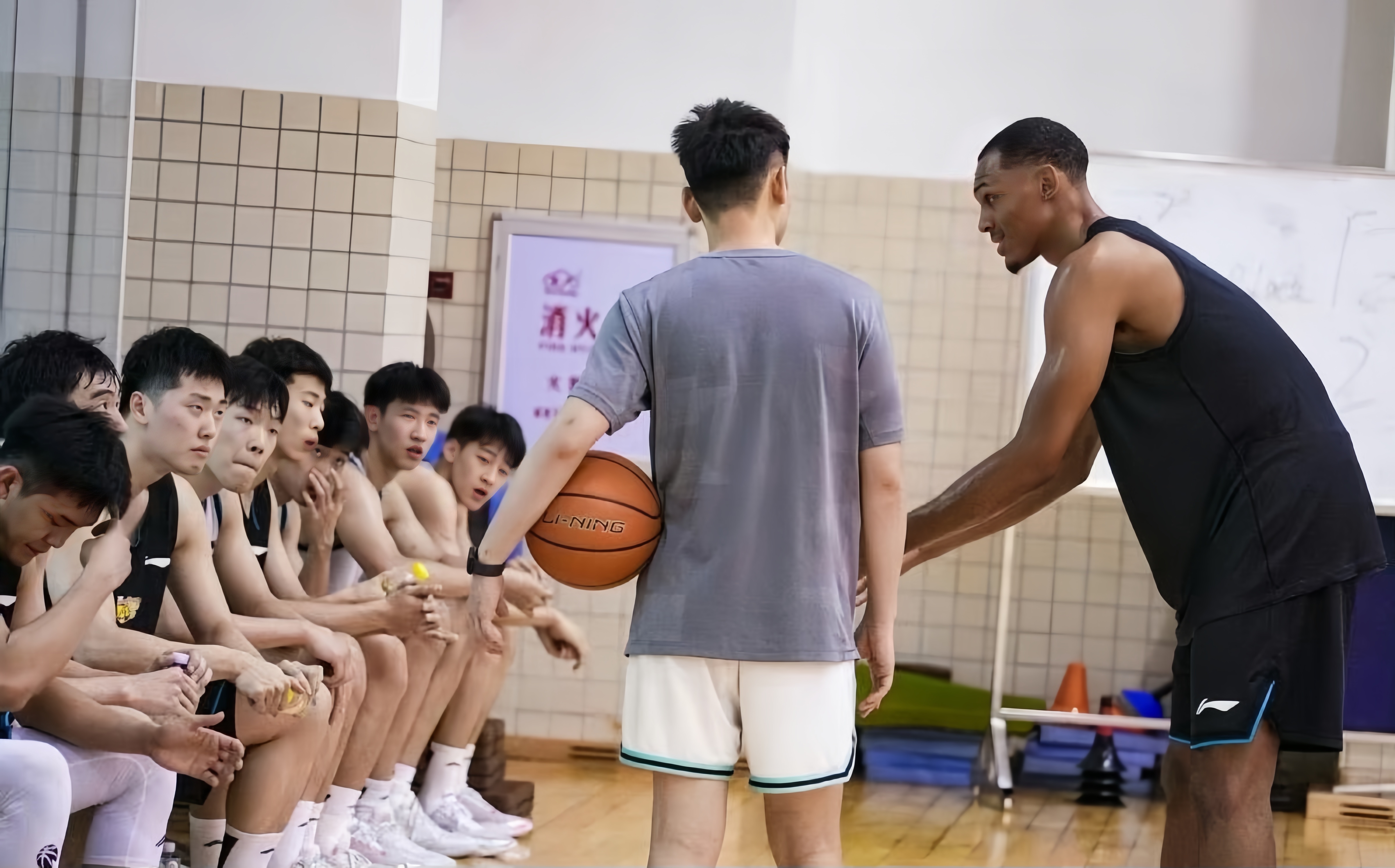 包含广东队准备参加全明星赛展示球技的词条 包含广东队准备参加全明星赛展示球技的词条