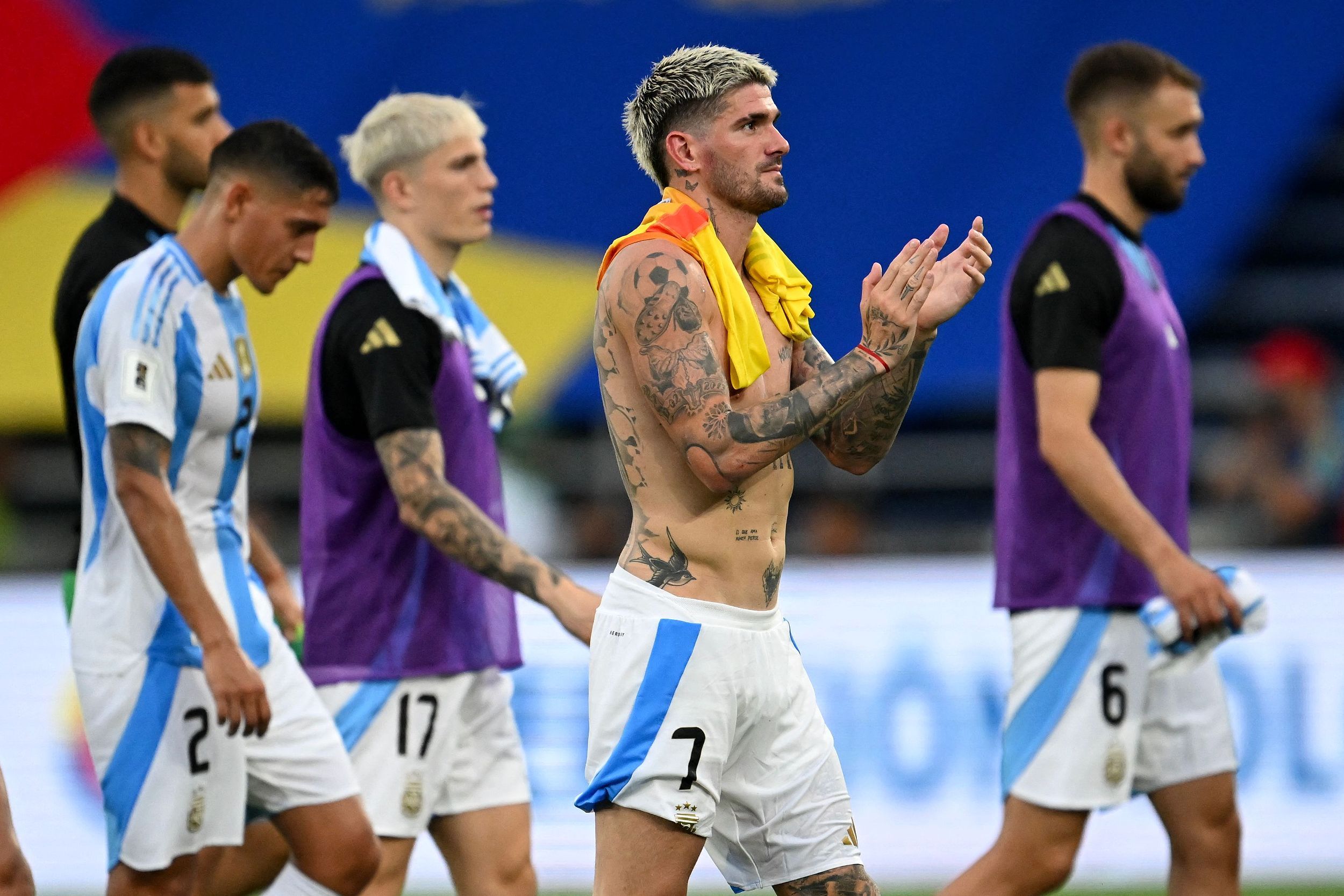 包含哥伦比亚新秀崭露头角，贡献关键进球的词条