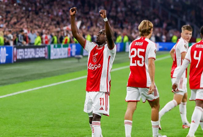 包含阿贾克斯球员集中注意力备战明日比赛，决心争胜的词条