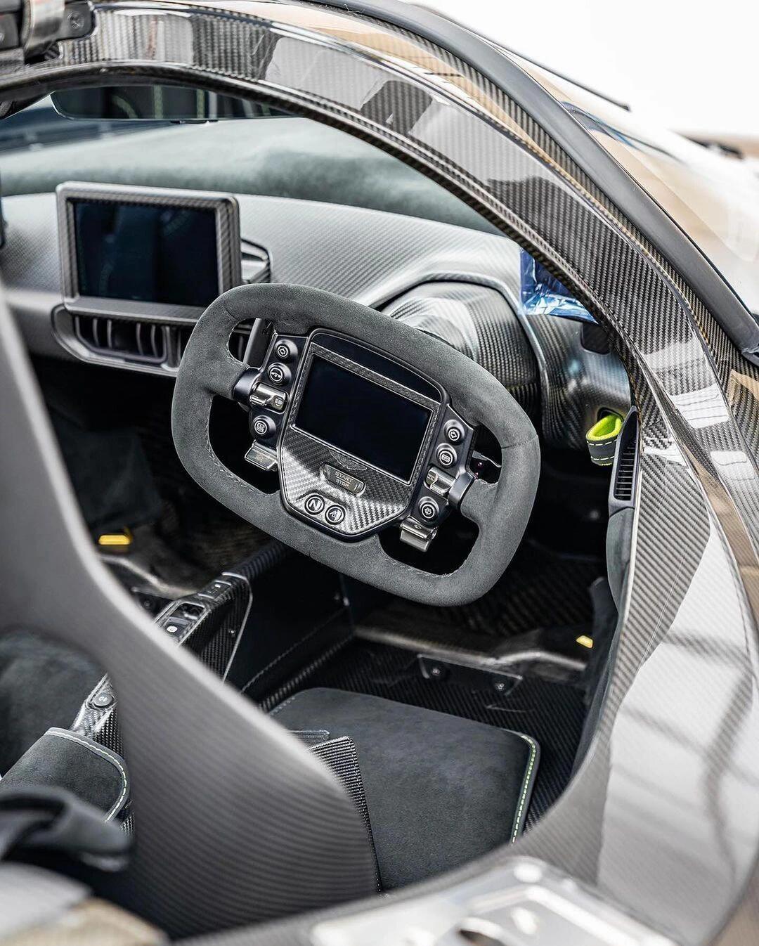 法拉利翻盘阿斯顿马丁，塞恩斯惊艳四座的简单介绍