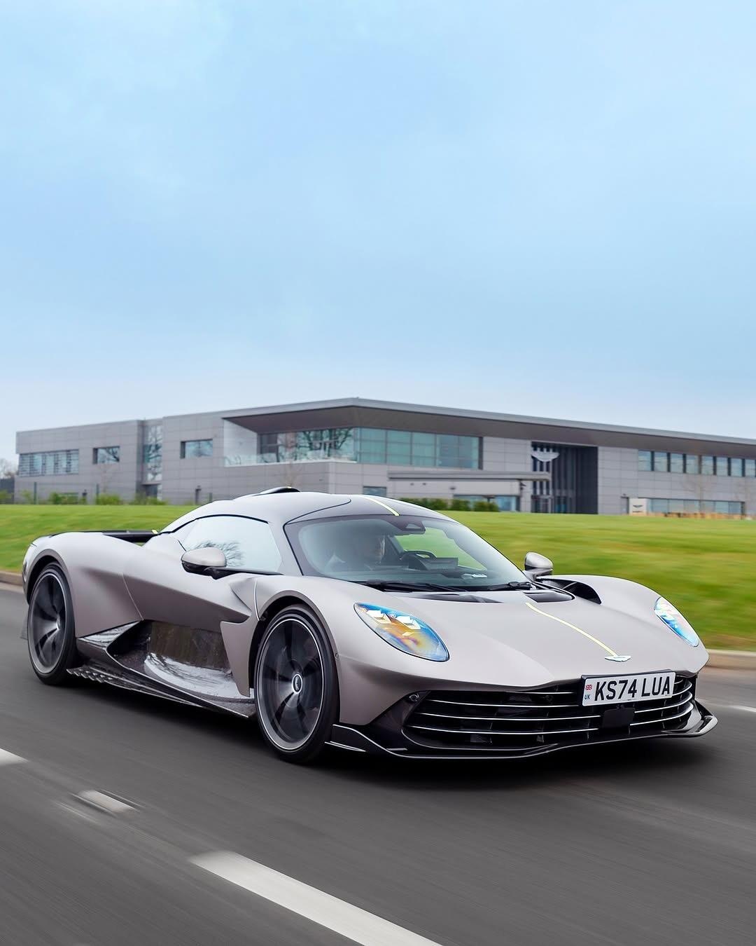 法拉利翻盘阿斯顿马丁，塞恩斯惊艳四座的简单介绍