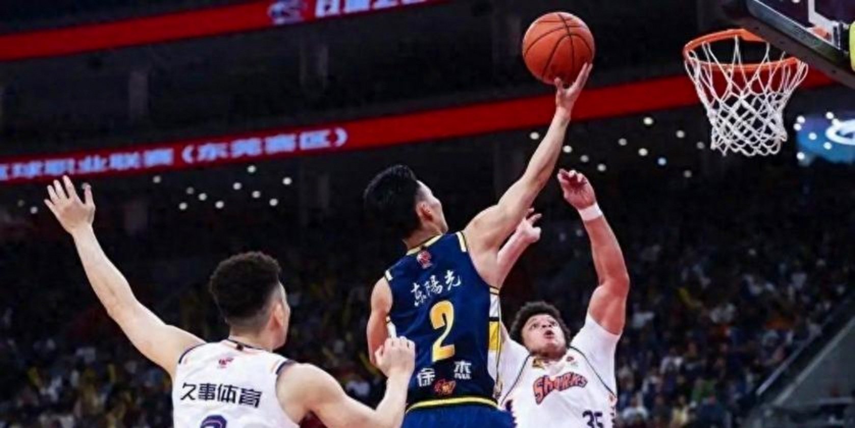 上海男篮主场大胜,新任主帅展现实力 上海男篮主场大胜,新任主帅展现实力