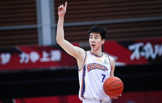 上海男篮主场大胜,新任主帅展现实力 上海男篮主场大胜,新任主帅展现实力