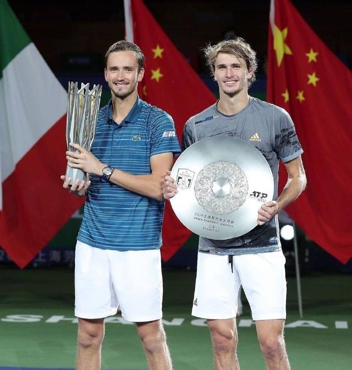 澳网鏖战美网，梅德韦杰夫带队取胜