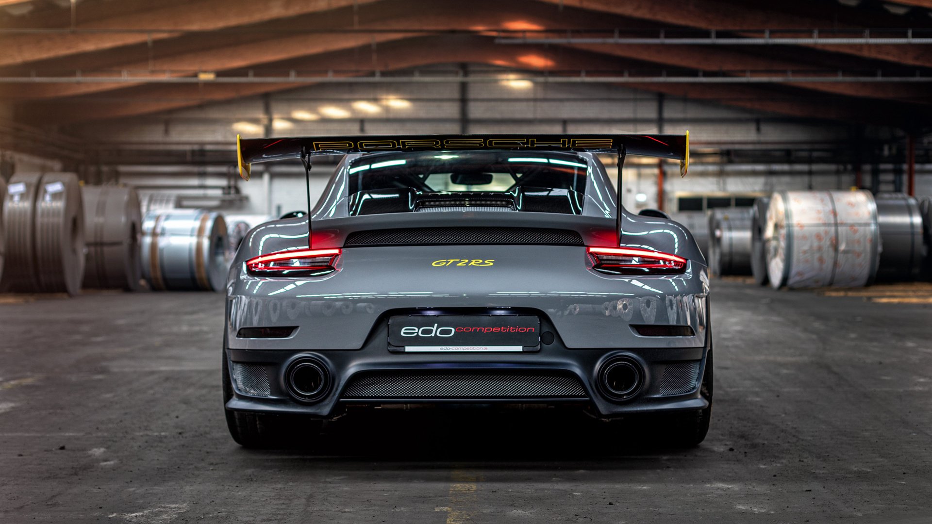 赛道与球场的双重奏，F1年度争冠焦点战与湖人轻取尼克斯的胜利哲学