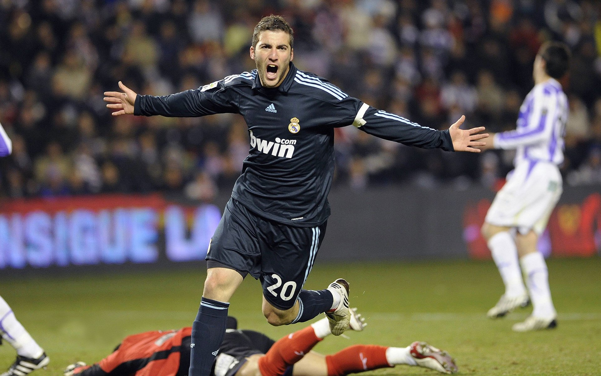 当小魔兽撕碎斑马防线，卢卡库如何用统治级表现定义无争议最佳