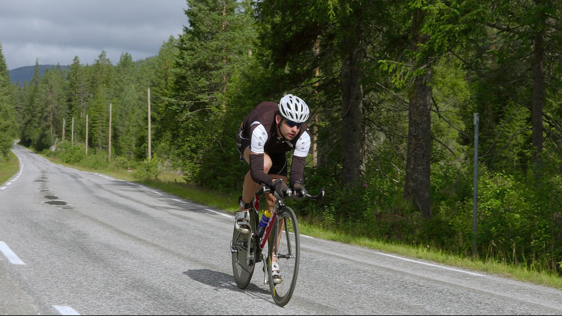从玻利维亚篮球崛起看NBA总决赛，连续得分压制的战术启示