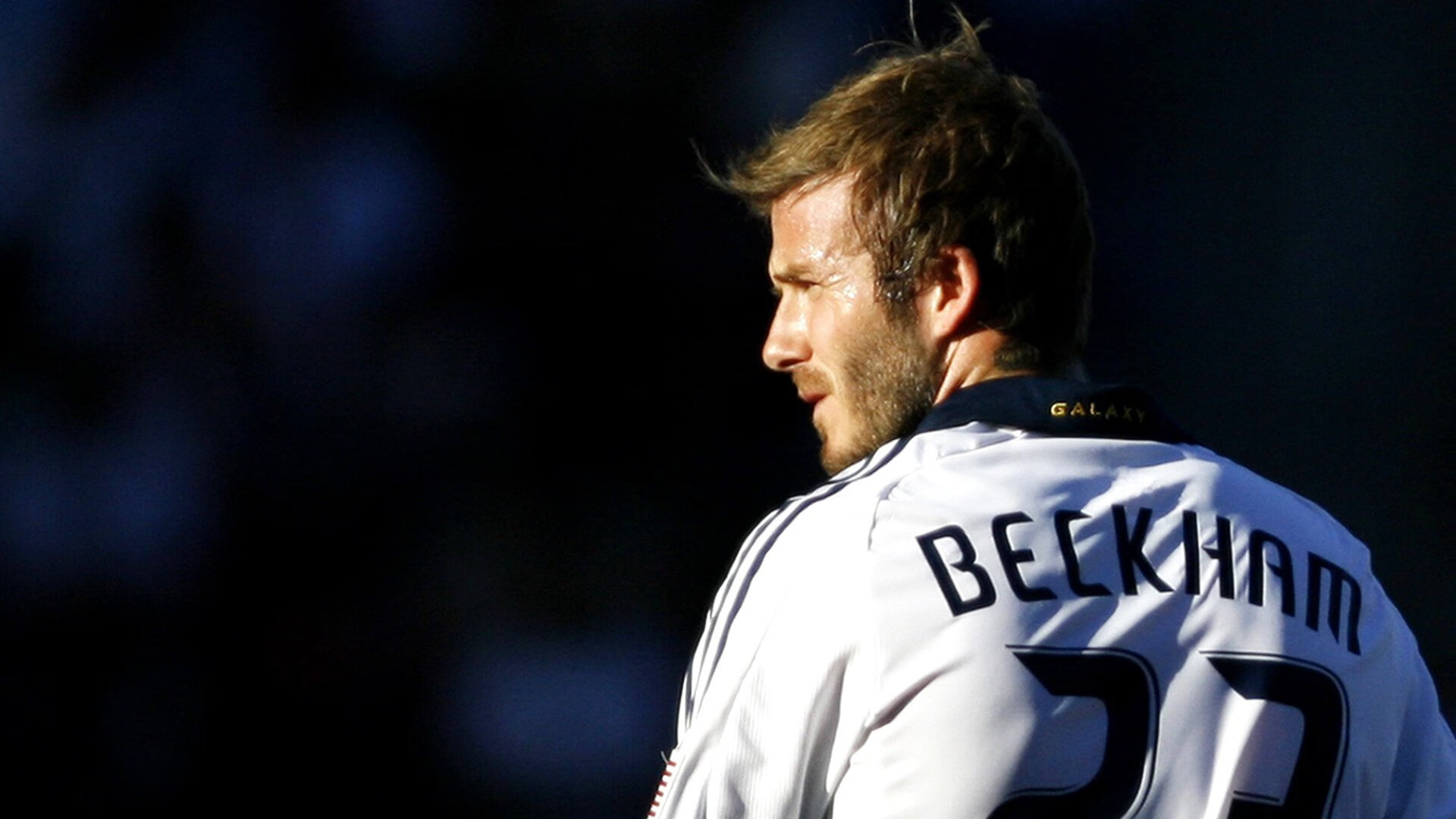 暗夜银箭，当巴林赛道熄灭灯光，阿坎吉在0.01秒的裂缝中定义了唯一