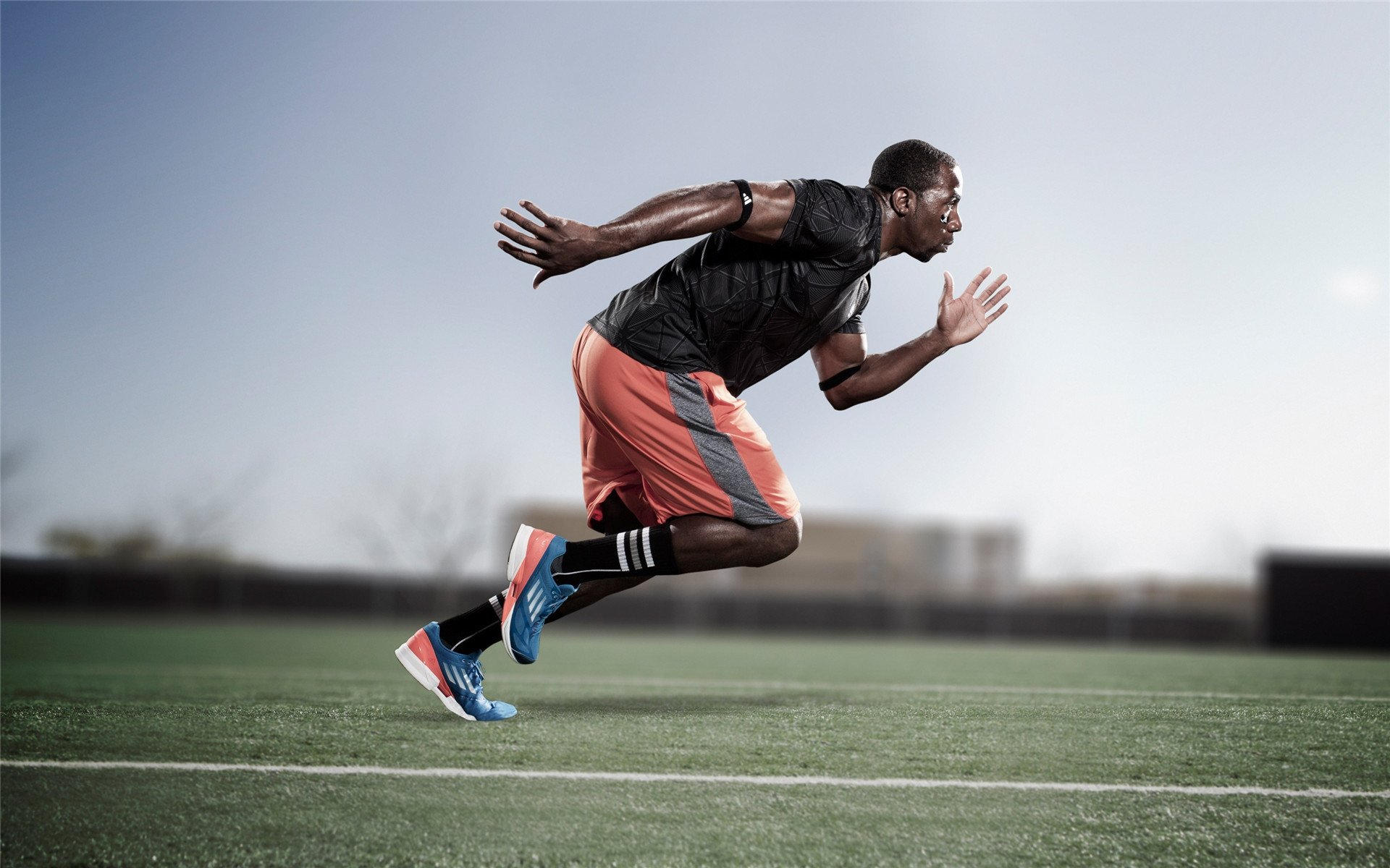 赛道终章,穆勒关键制胜,F1年度争冠之夜诞生唯一王者